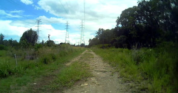 Gravel road along the Bulimba Creek Bikeway