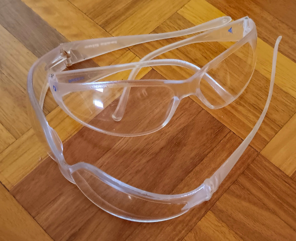 Clear safety glasses for riding bicycles at night