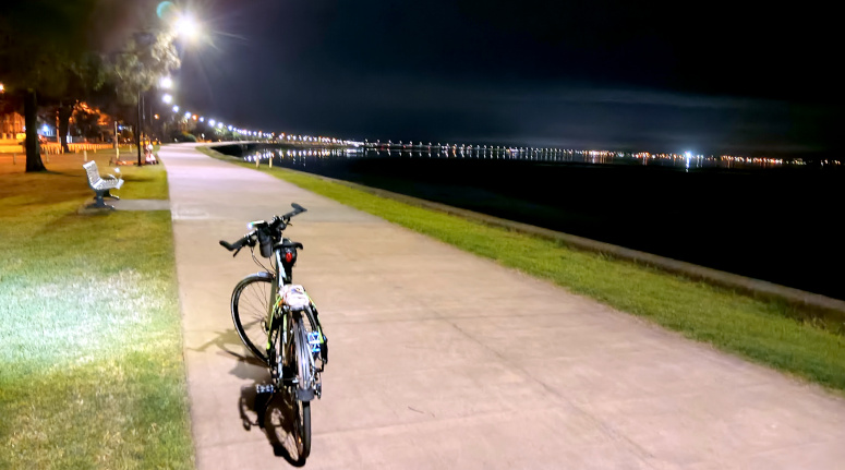 Cycling to Sangate and Brighton on a cold Tuesday night.