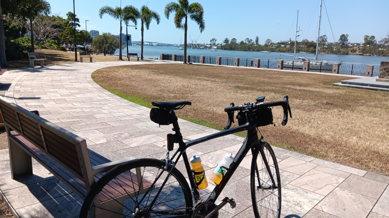 Kingsford-Smith Drive bikeway overlooking the Brisbane River